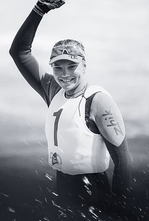 Femmes portant un équipement de voile Zhik