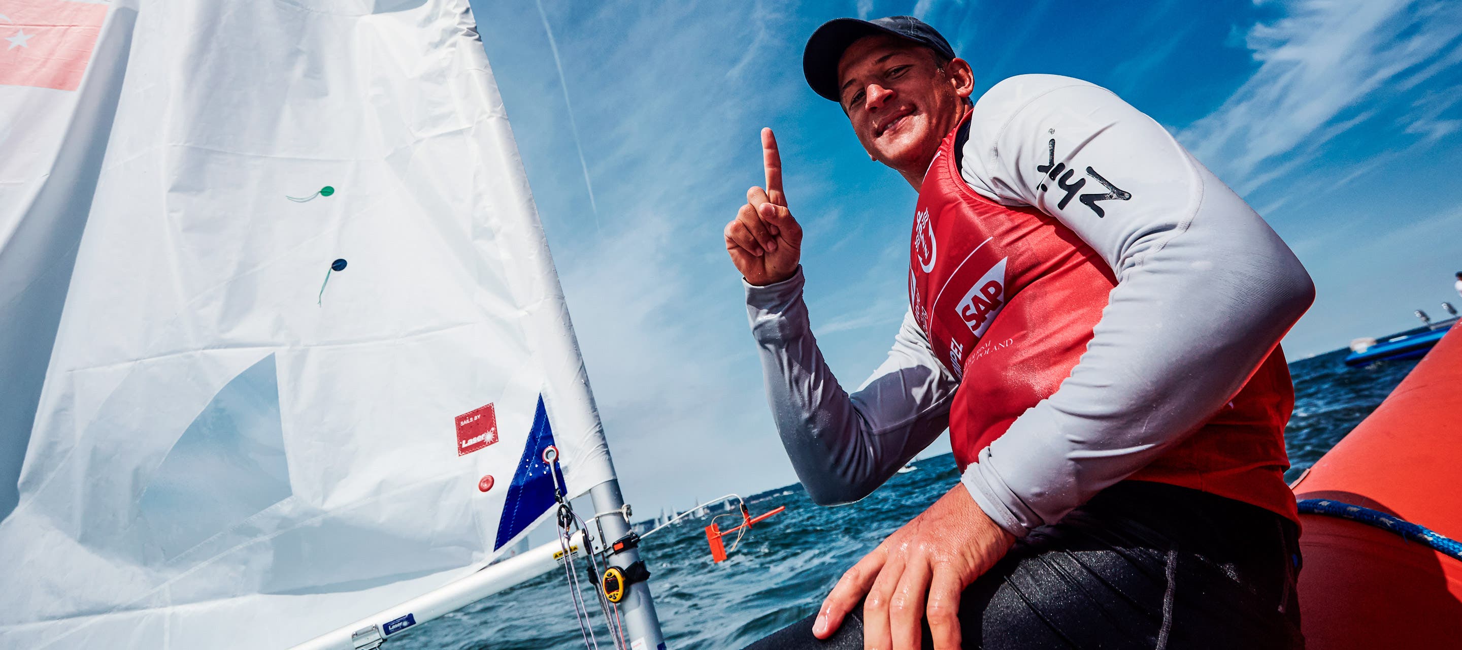 Homme en combinaison Zhik